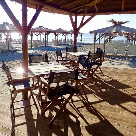 Private Penthouse With Seaview At Sunset דירה