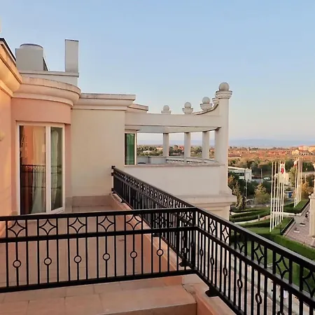 Private Penthouse With Seaview At Sunset דירה